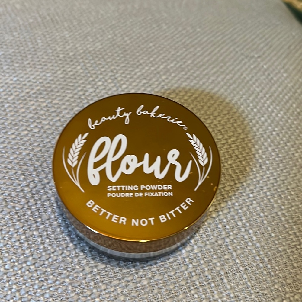 Beauty Bakerie flour setting powder